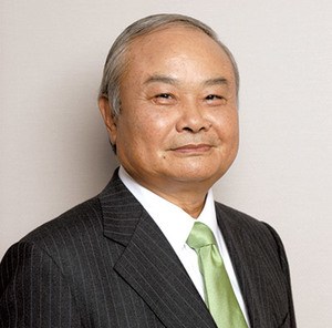Teruo Higa et les perles de céramique