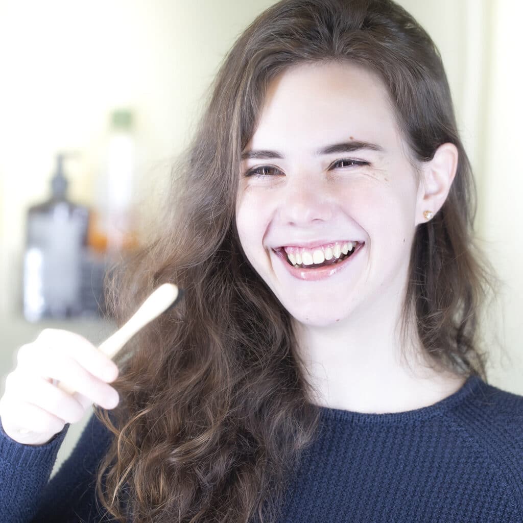 Une brosse à dents en bambou zéro-déchet