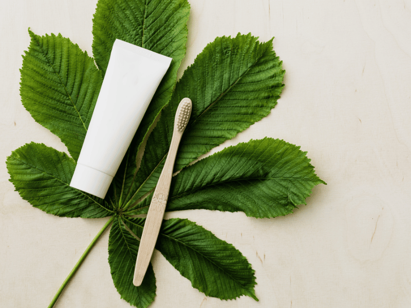 Dentifrice naturel pour éviter les dangers des dentifrices